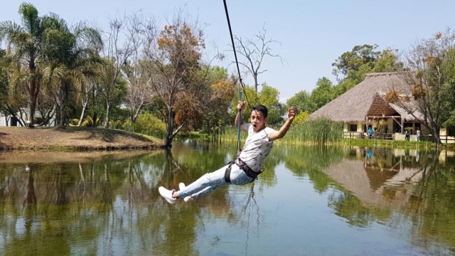 Vive la experiencia en la tirolesa
